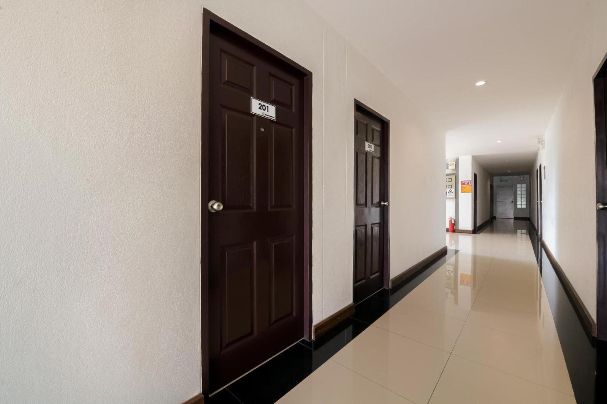 Oyo 350 Mae Saeng Place Si Racha Exterior photo